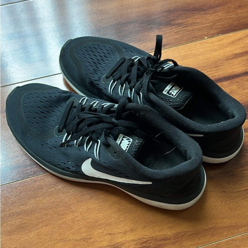 Nike Black and White Running Shoes